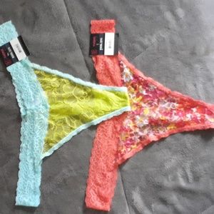 Pair Women's 3X Thongs Bundle